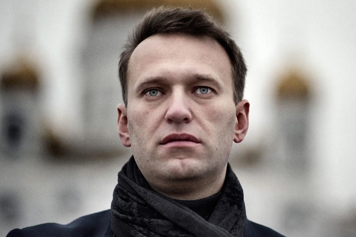 Russian authorities accused of poisoning Aleksei Navalny