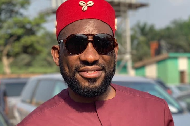 Maazị Tochukwu Ezeoke, Ichie Onye Njenje