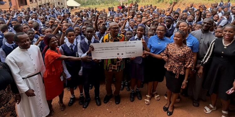 Peter Obi donated ₦10 million to support Francis Cardinal Arinze Secondary School, Nkwele Ezunaka