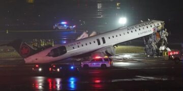 Air Canada Express accident at LaGuardia Airport in New York, USA