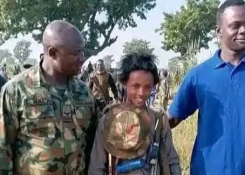 VIRAL: Soldiers Seen in Photo Ops with Boy-Bandit