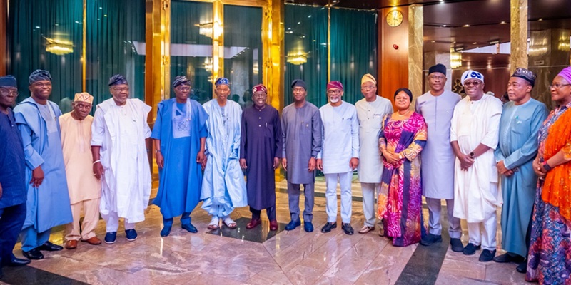 President Bola Ahmed Tinubu with members of the Lagos Governance Advisory Council (GAC) while endorsing Lagos State Deputy Governor Obafemi Hamzat as APC consensus governorship candidate