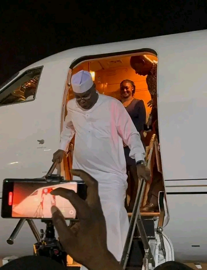 Atiku Abubakar disembarking at the Nnamdi Azikiwe International Airport, Abuja, after a short overseas visit