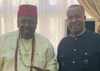 The Regent of Lorji Nwekeukwu Autonomous Community, Aboh Mbaise LGA, Dr. Ugorji Okechukwu Ugorji (Odoziobodo Mbaise) with Eze Imo and Chairman of Southeast Council of Traditional Rulers, HRM Eze Dr. E. C. Okeke, CFR.