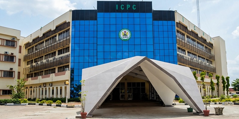 Mallam Nasir El‑Rufai denied food from his wife, Hajiya Aisha El‑Rufai, at Independent Corrupt Practices and Other Related Offences Commission (ICPC) Headquarters
