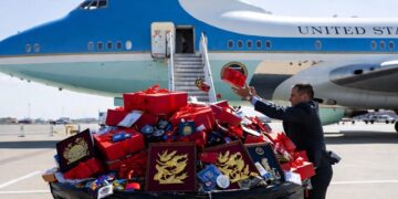 All made-in-china gifts and accessories dumped in the trash before boarding Air Force One