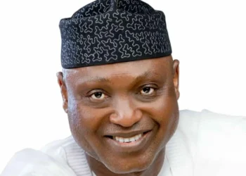 [VIDEO] VOTE BUYING? APC Campaign Truck Distributes Bread Ahead of Ekiti Election