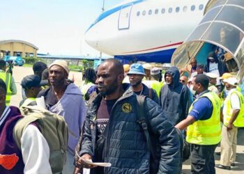 Nigerians fleeing xenophobic attacks arrive from South Africa