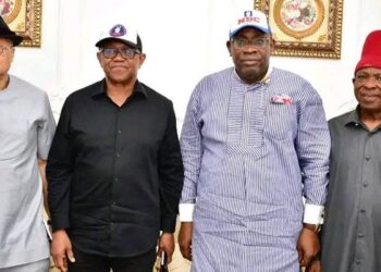 Pat Utomi, Peter Obi, Seriake Dickson, and Victor Umeh pose for photo ops