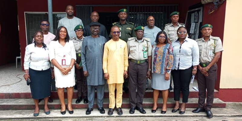Akwa Ibom State NDDC Governing Board Representative, Abasiandikan Nkono with the delegation from Nigeria Correctional Service, Akwa Ibom State Command