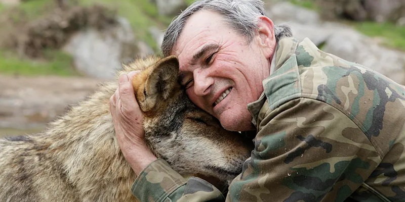 Marcos Rodríguez Pantoja said the wolves became like parents to him
