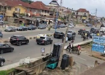 Gunmen attacked the convoy of Osun State Governor, Ademola Adeleke in Osogbo