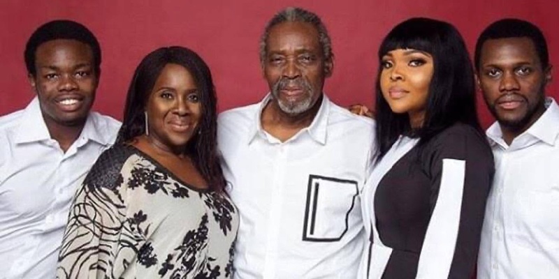 The late veteran Nollywood actor, Olu Jacobs, with his family