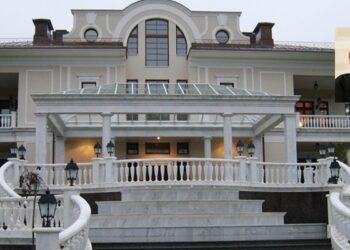 Palatial mansion popularly addressed as "Putin's palace"