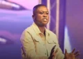 Men Dey! Pastor Bolaji Should Have Washed His Hands, Not Dust Shoes