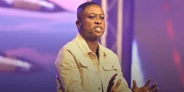 Men Dey! Pastor Bolaji Should Have Washed His Hands, Not Dust Shoes
