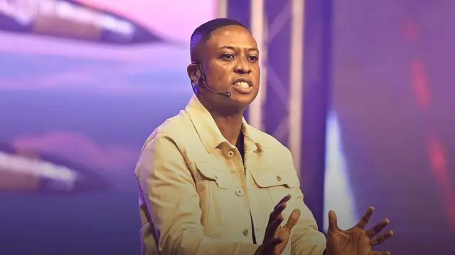 Men Dey! Pastor Bolaji Should Have Washed His Hands, Not Dust Shoes