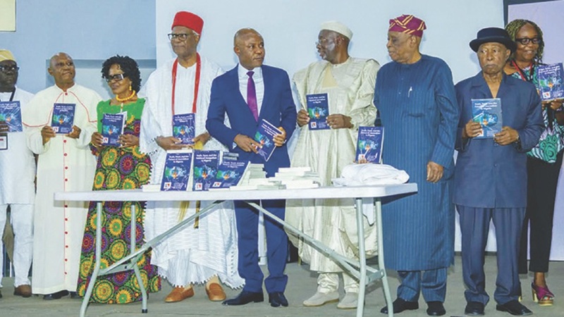 Prof. Chinyere Stella Okunna, Prof. Farooq A. Kperogi, Dr Richard Okoye, Obi of Onitsha, Igwe Nnaemeka Alfred Achebe, Archbishop John Cardinal Onaiyekan, othera at the Nigerian Guild of Editors (NGE) conference held at Enugu