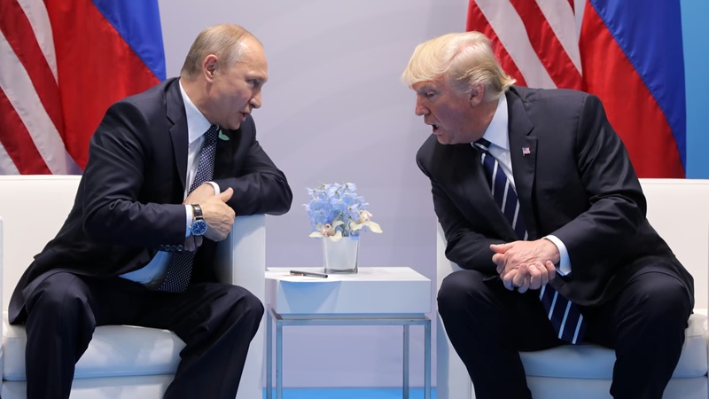 Russian President Vladimir Putin and United States President Donald Trump rub minds during the former's visit